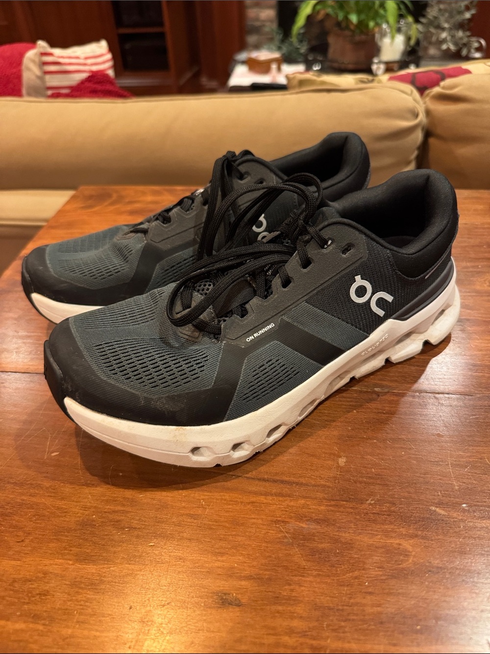 On Running Cloud Runner Black Women’s 9 Lace Up Sneaker Comfort Cloudtec Swiss